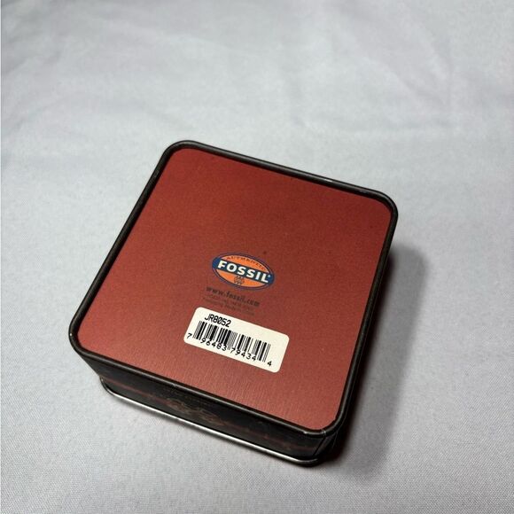 3.5” Authentic Fossil Watch Tin Collectors Item Excellent Preloved Condition - Picture 3 of 6